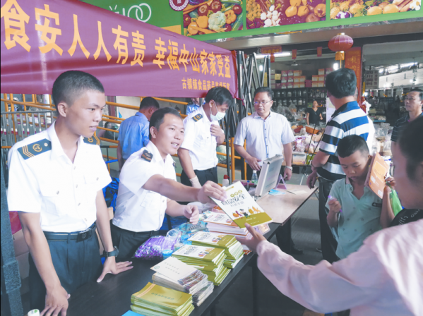 近期,古镇镇举办食品安全宣传周,开展了一系列宣传活动.