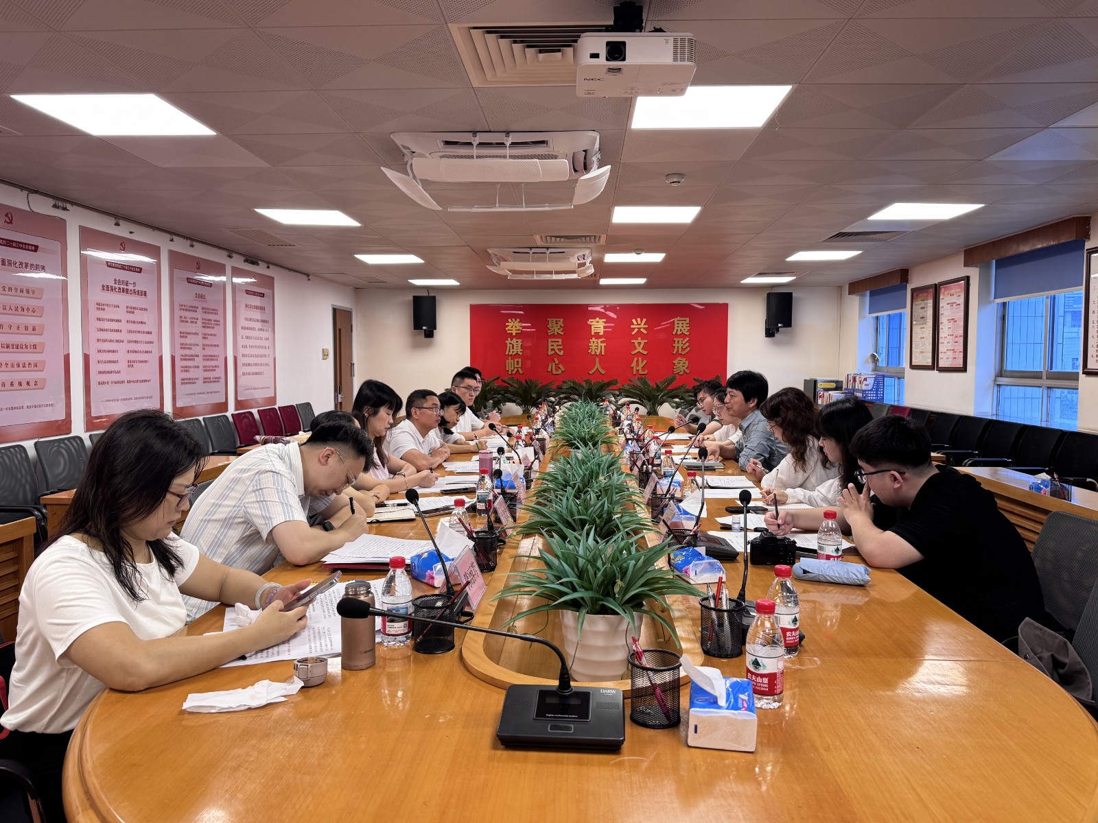 社科专家深入调研返乡就业创业青年思想动态